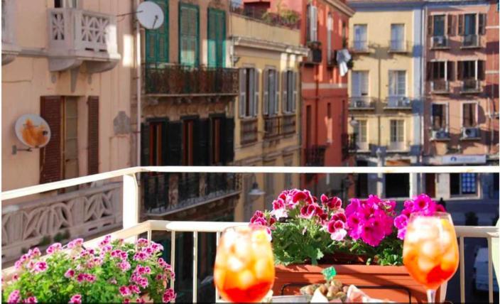 Centro Storico Via Sassari Accommodation Cagliari Exteriör bild