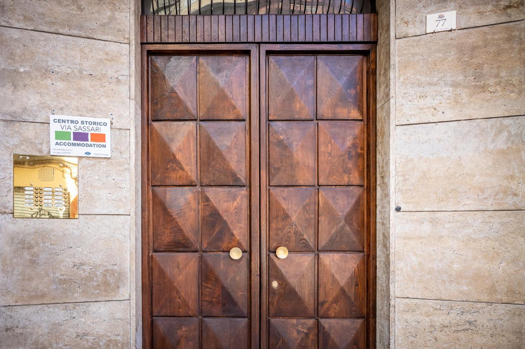 Centro Storico Via Sassari Accommodation Cagliari Exteriör bild